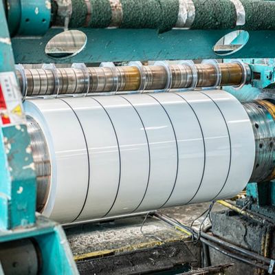 آلیاژ 3003 H24 0.55mm ضخامت رنگ سفید پوشش آلومینیوم کویل برای پایین خروجی