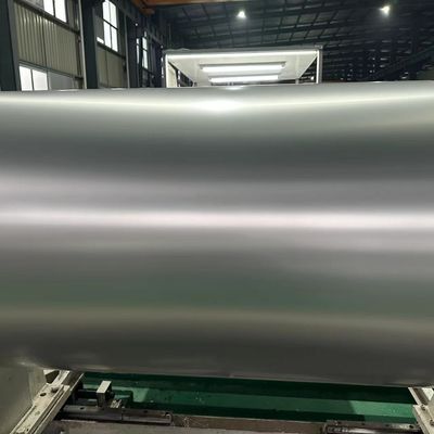 آلیاژ آلومینیوم 3105 24Ga*36 اینچ PVDF خاکستری مات کویل آلومینیومی از پیش رنگ آمیزی شده برای سقف های آلومینیومی و ورق های جانبی استفاده می شود