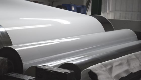 آلیاژ 3005 رنگ سفید 0.60mm ضخامت 1250mm رنگ سفید گسترده پوشش آلومینیوم برای ماشین لباسشویی و خشک کن تولید