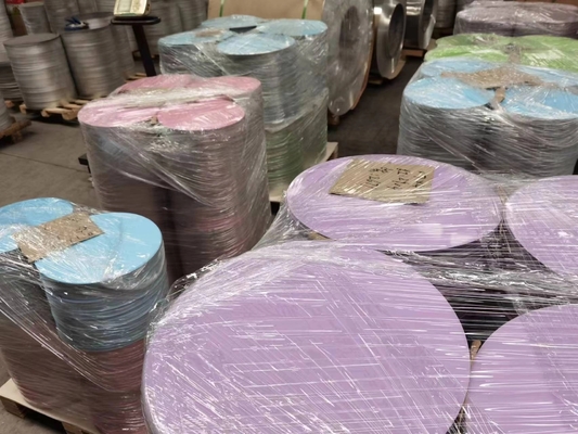 آلیاژ 1060 H24 دمای 0.70mm ضخامت 440mm قطر دیسک های آلومینیوم از پیش رنگ آمیزی دایره های آلومینیوم برای نشانه های فاسیا