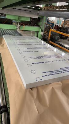 0.080 اینچ ضخامت 36 اینچ آلیاژ پهن 3105 Kynar PVDF مات خاکستری رال 7046 رنگ کویل آلومینیومی از پیش رنگ شده برای تولید ورق بام آلومینیومی